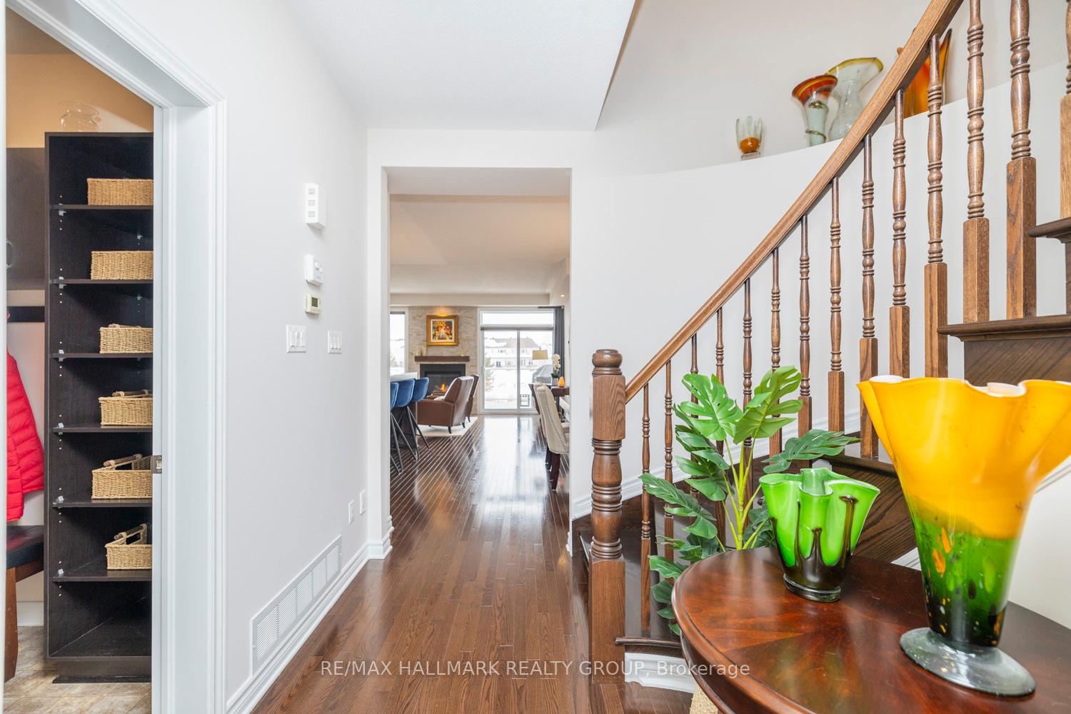 Photo 3 of 1098 Northgraves Crescent, Ottawa, Kanata - Emerald Meadows/Trailwest — HOMEH