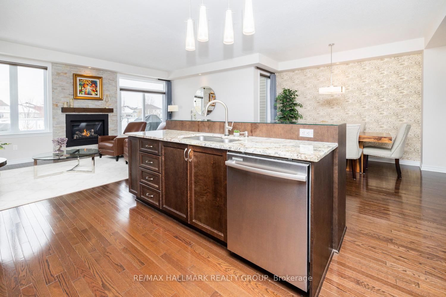 Photo 13 of 1098 Northgraves Crescent, Ottawa, Kanata - Emerald Meadows/Trailwest — HOMEH
