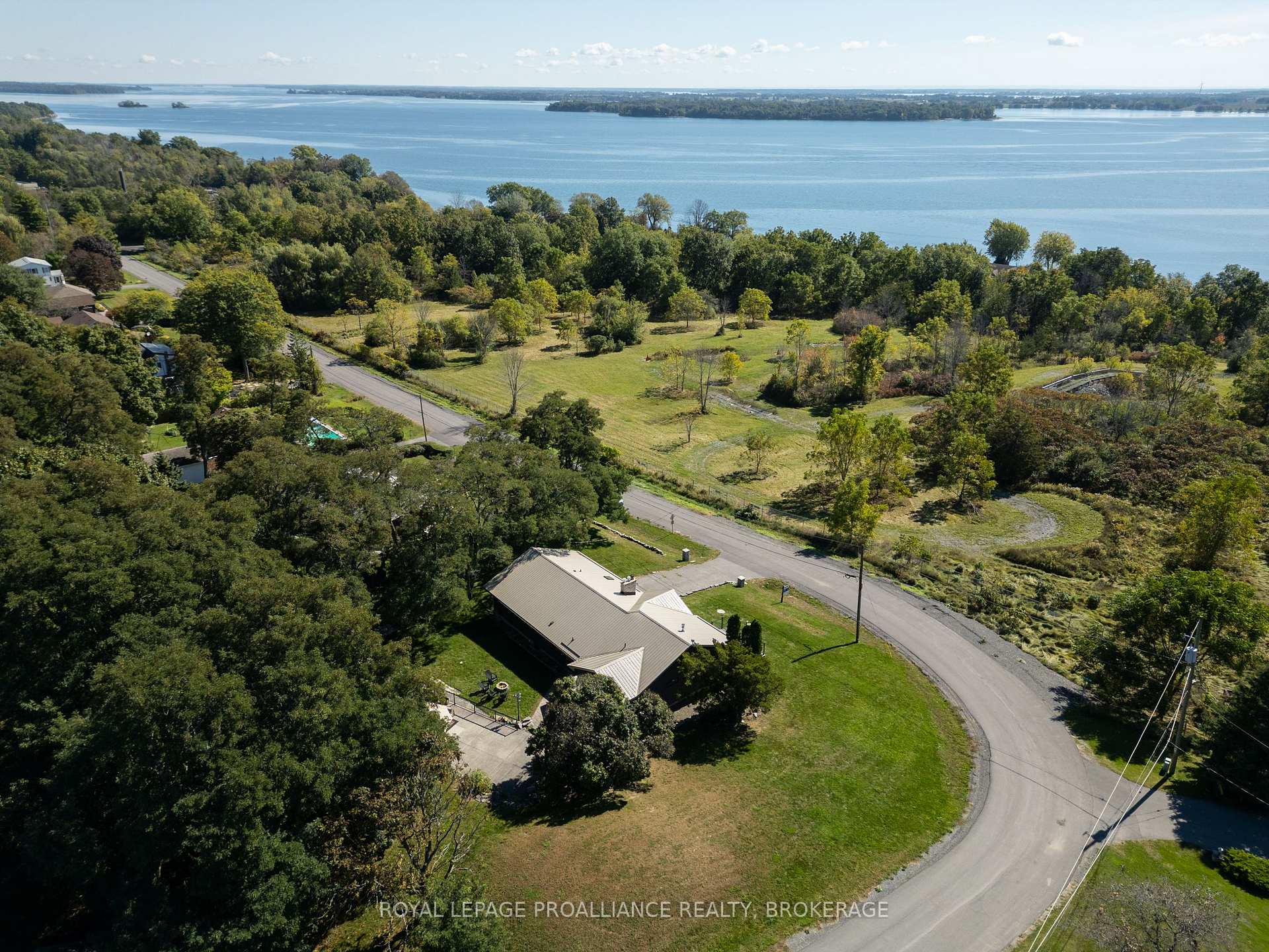 Photo 4 of 792 Sterling Avenue, Kingston, Kingston East (incl CFB Kingston) — HOMEH