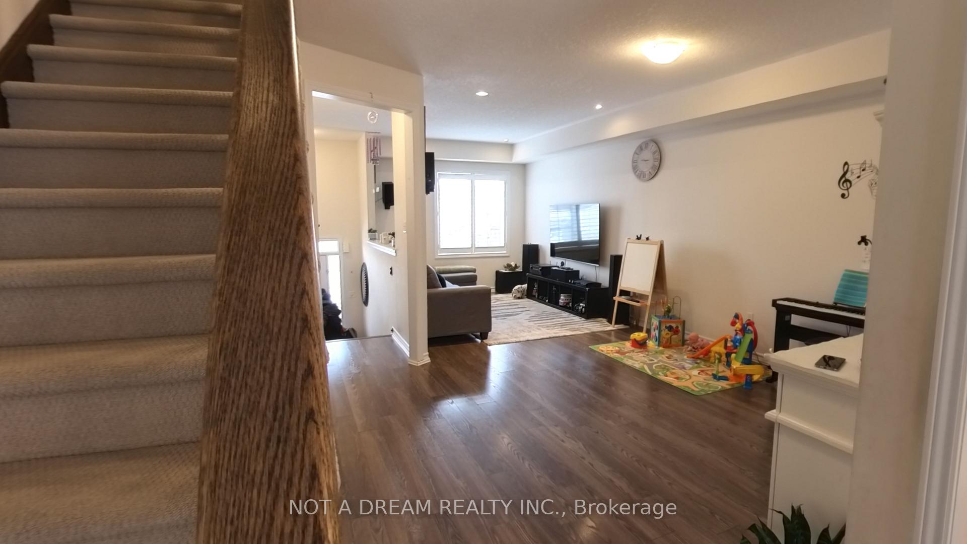 Photo 6 of 4 Hugill Way, Hamilton, Waterdown — HOMEH