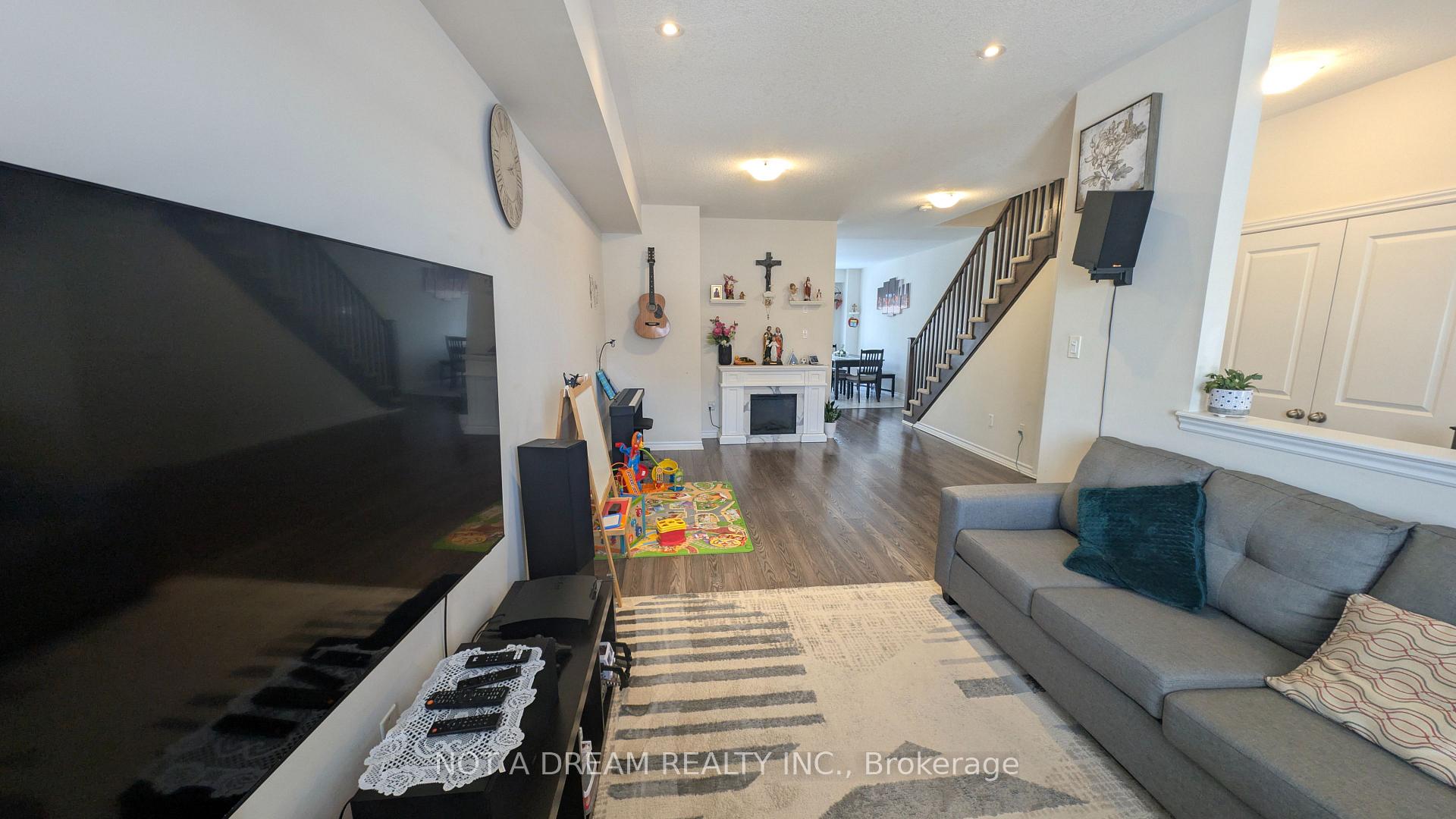 Photo 7 of 4 Hugill Way, Hamilton, Waterdown — HOMEH