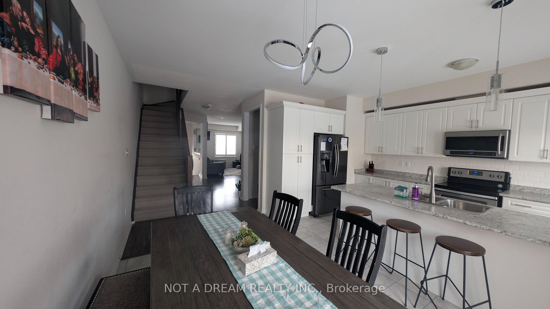 Photo 9 of 4 Hugill Way, Hamilton, Waterdown — HOMEH