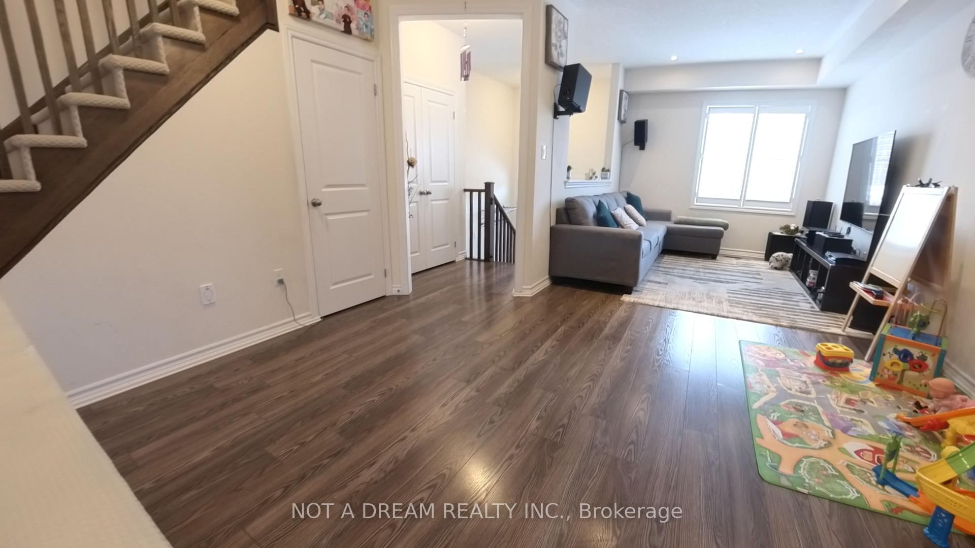 Photo 11 of 4 Hugill Way, Hamilton, Waterdown — HOMEH