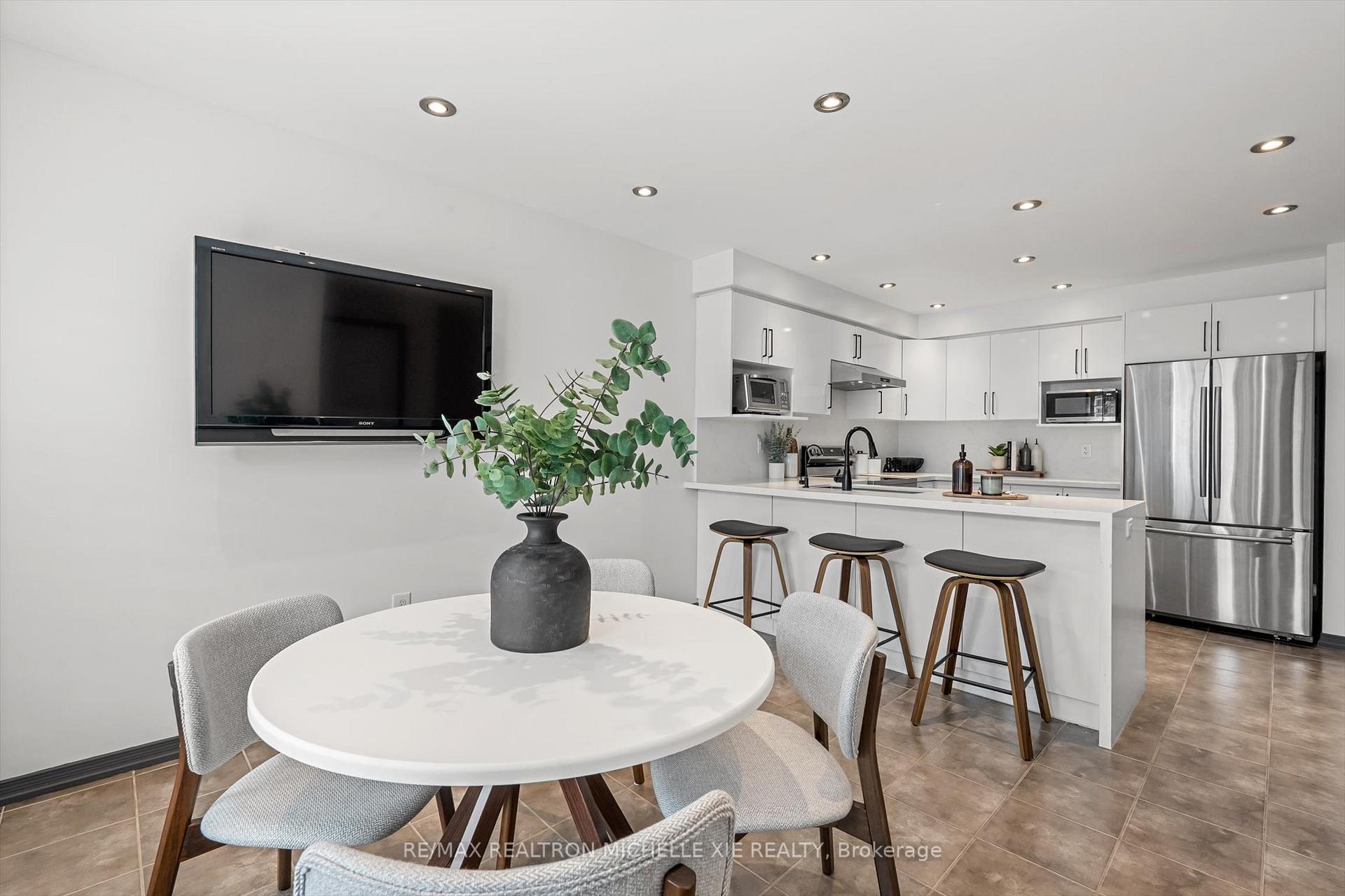 Photo 11 of 1049 Bur Oak Avenue, Markham, Wismer — HOMEH
