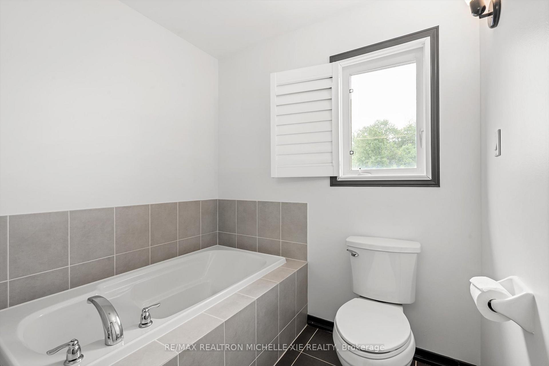Photo 25 of 1049 Bur Oak Avenue, Markham, Wismer — HOMEH