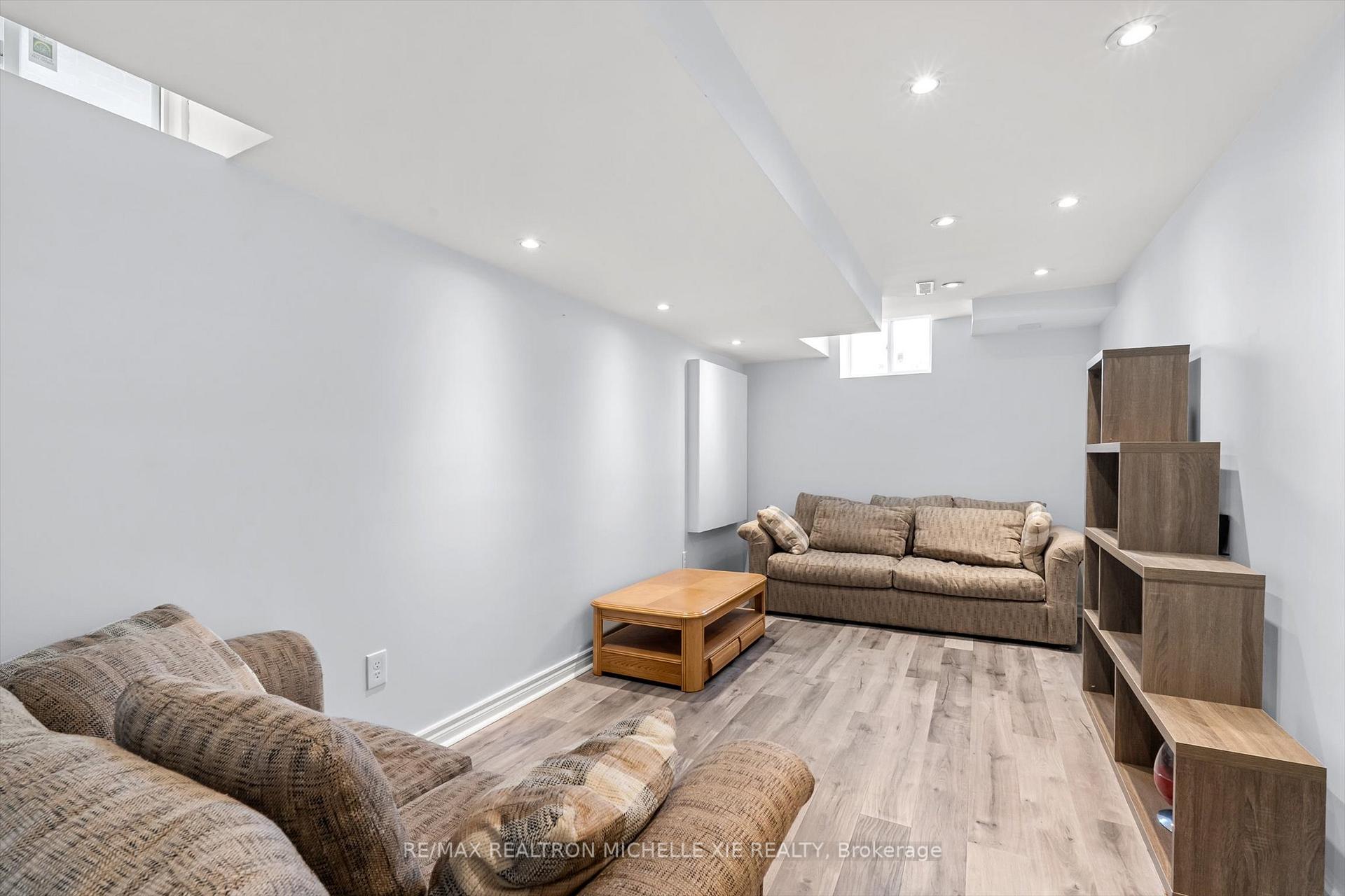 Photo 33 of 1049 Bur Oak Avenue, Markham, Wismer — HOMEH
