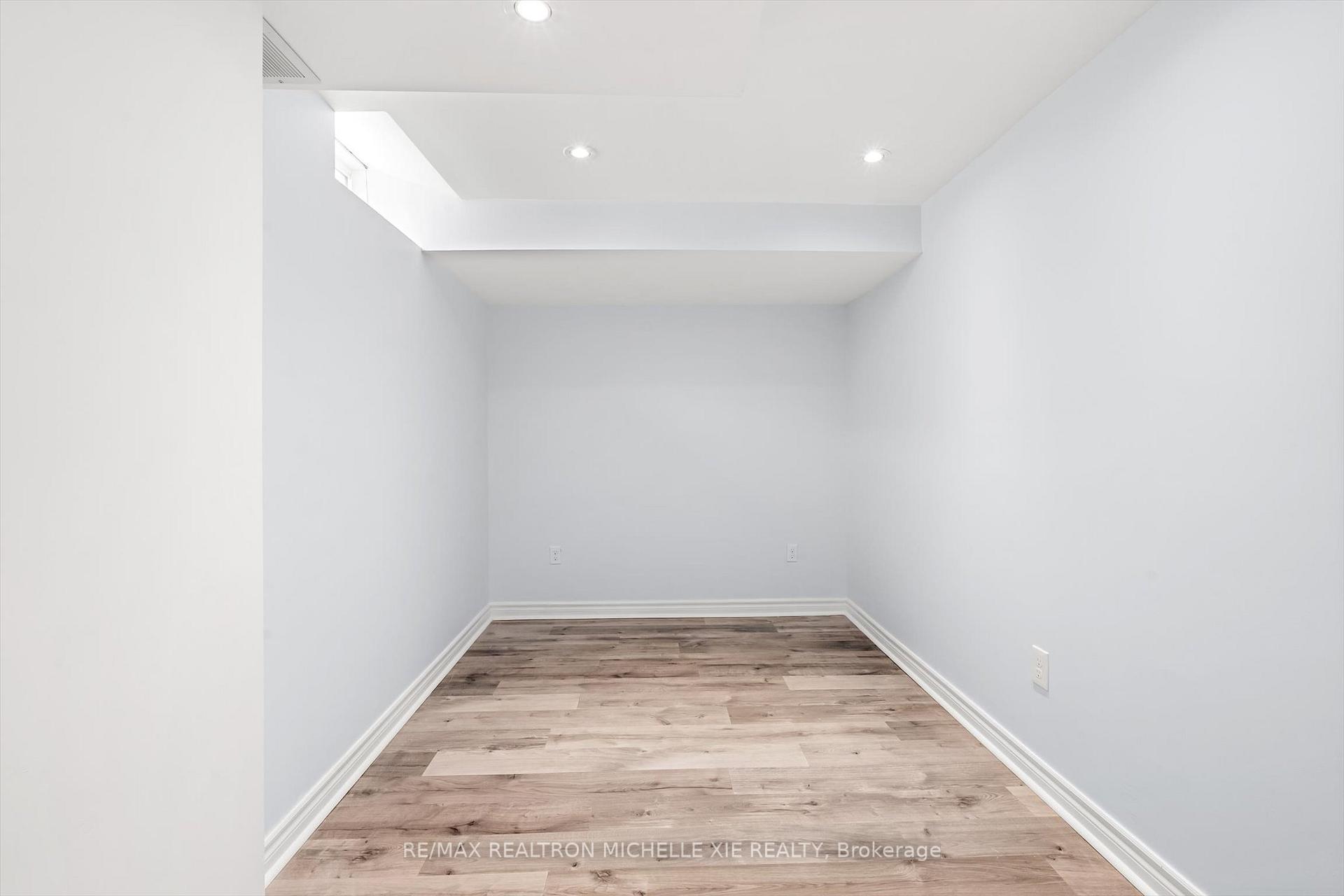 Photo 35 of 1049 Bur Oak Avenue, Markham, Wismer — HOMEH