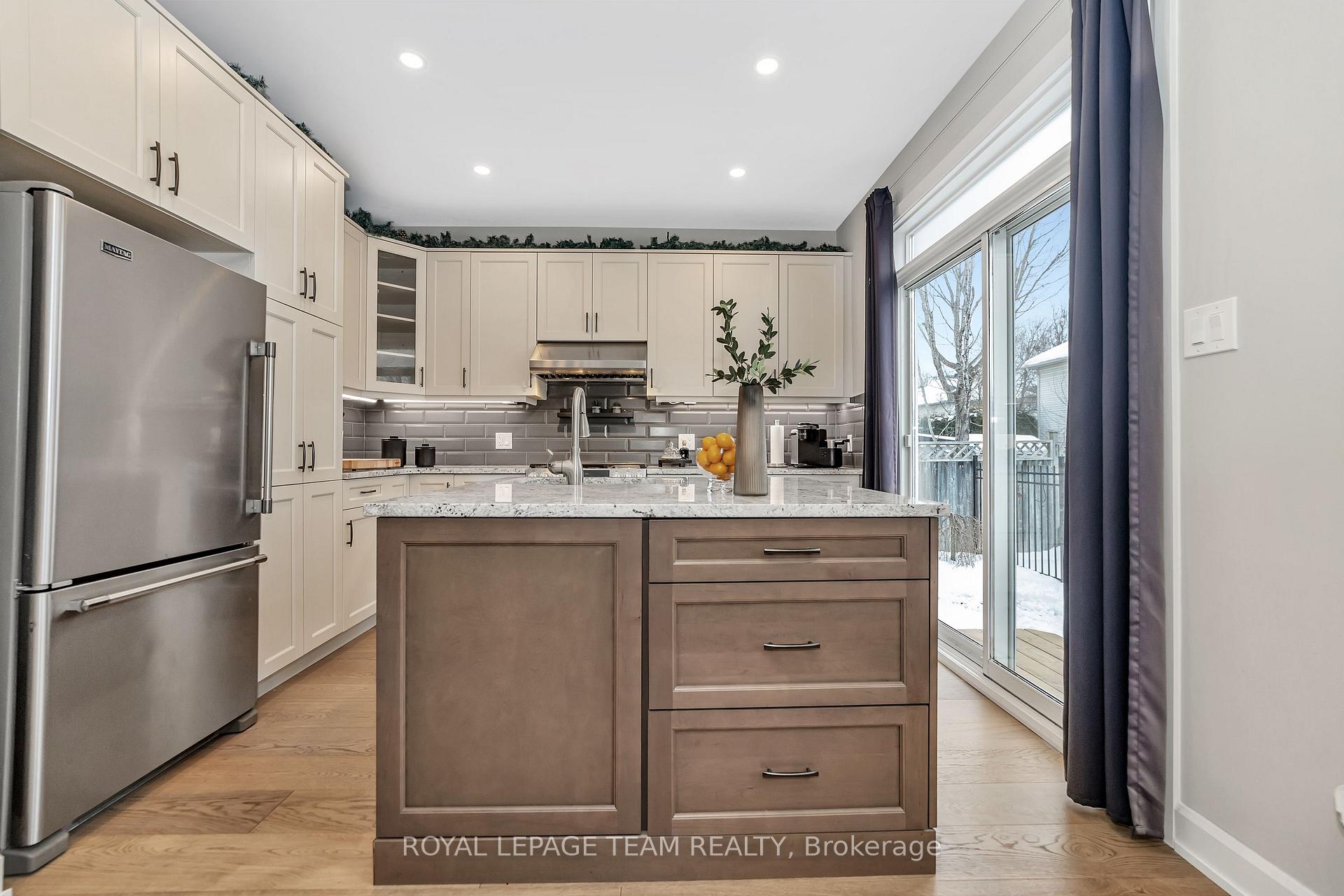 Photo 9 of 38 Birchfield Avenue, Ottawa, Kanata - Emerald Meadows/Trailwest — HOMEH