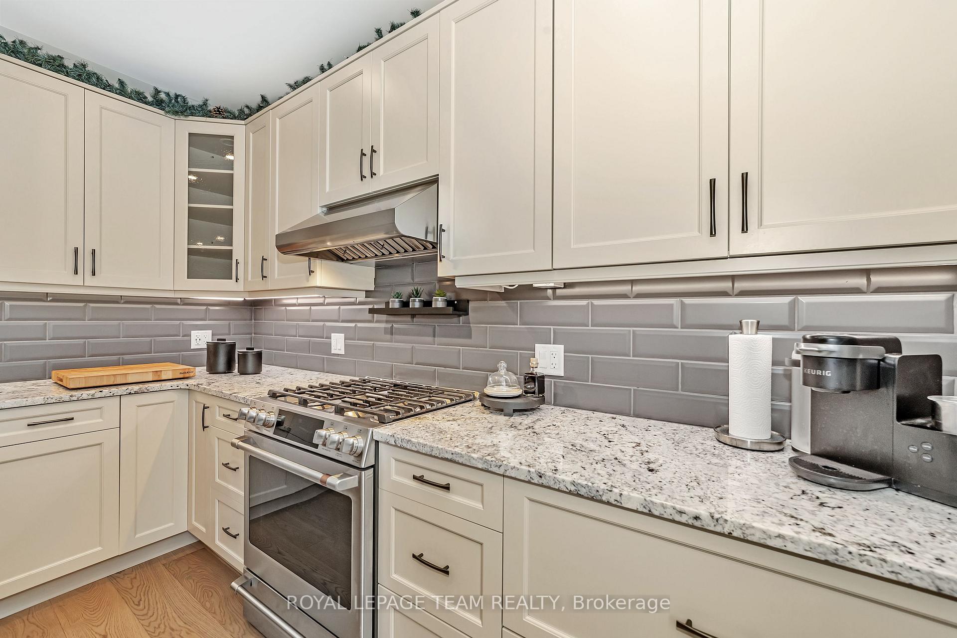 Photo 10 of 38 Birchfield Avenue, Ottawa, Kanata - Emerald Meadows/Trailwest — HOMEH