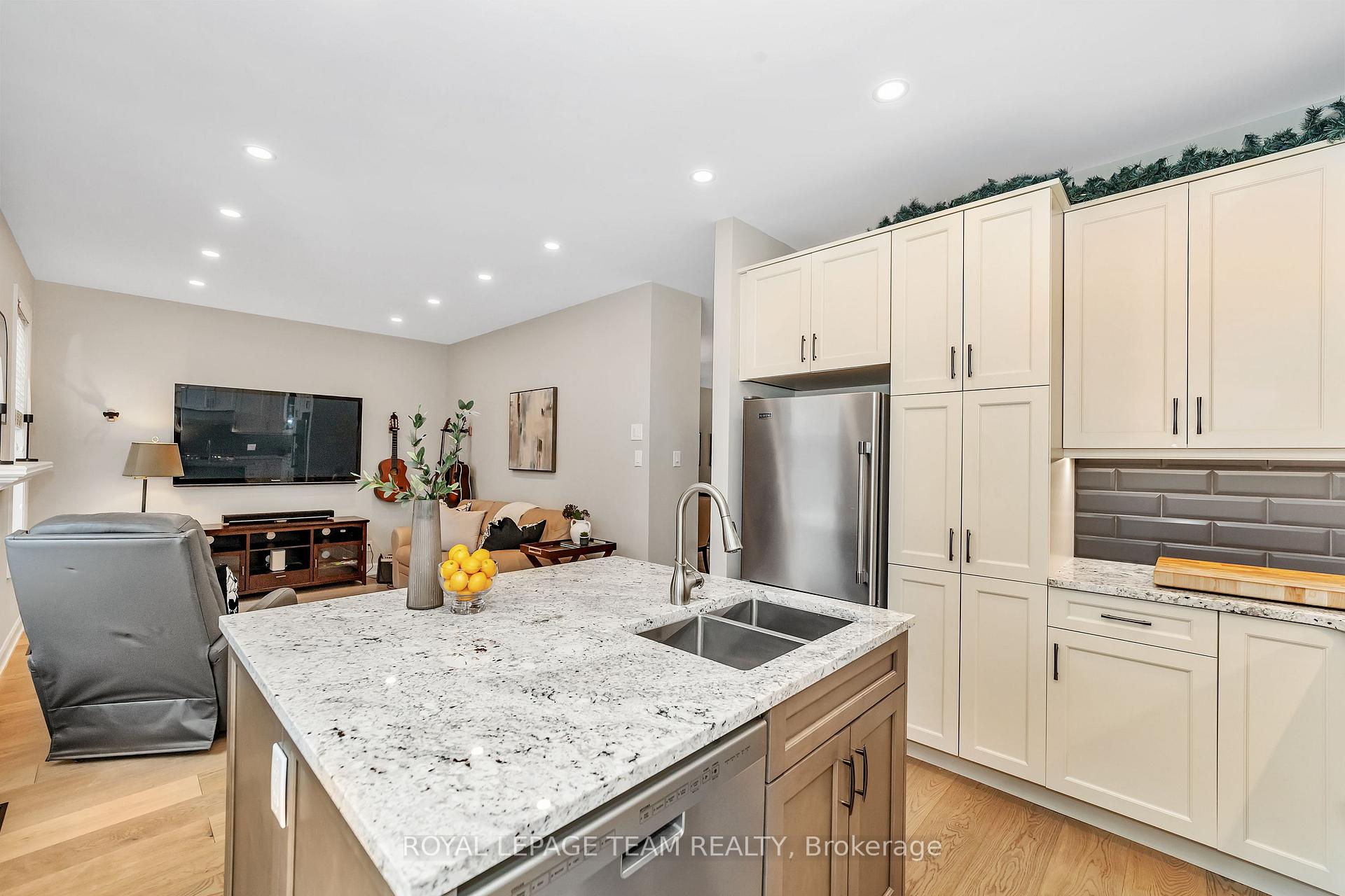 Photo 11 of 38 Birchfield Avenue, Ottawa, Kanata - Emerald Meadows/Trailwest — HOMEH