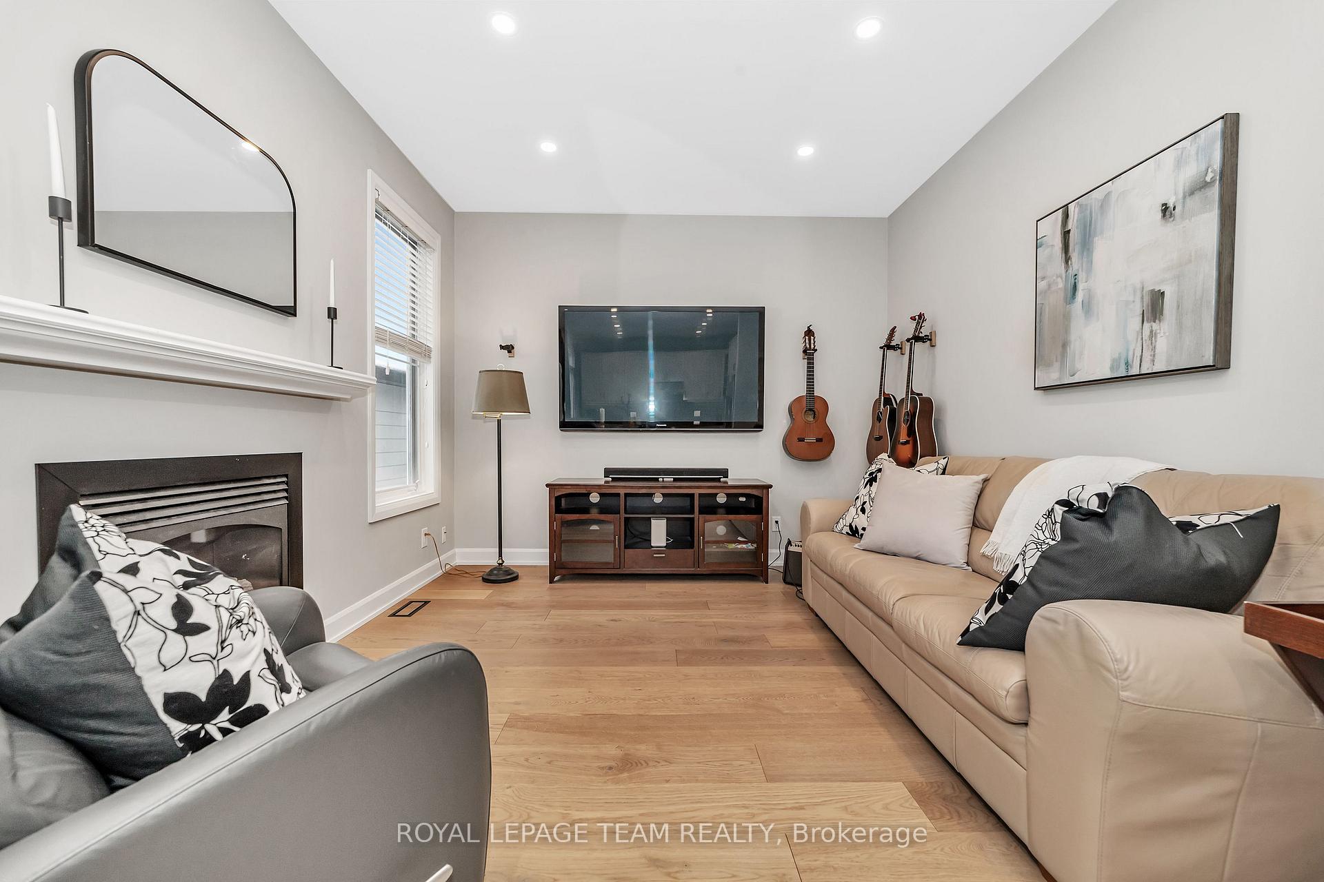 Photo 13 of 38 Birchfield Avenue, Ottawa, Kanata - Emerald Meadows/Trailwest — HOMEH