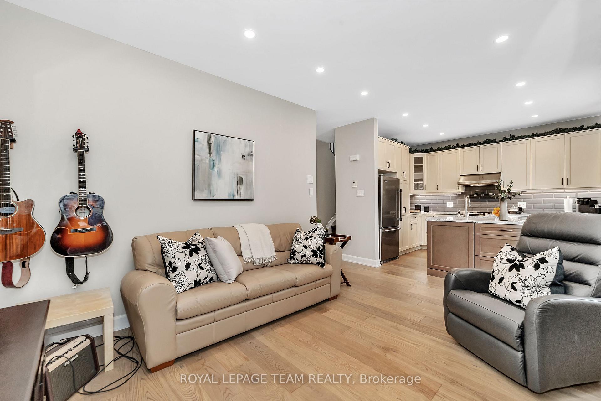 Photo 15 of 38 Birchfield Avenue, Ottawa, Kanata - Emerald Meadows/Trailwest — HOMEH