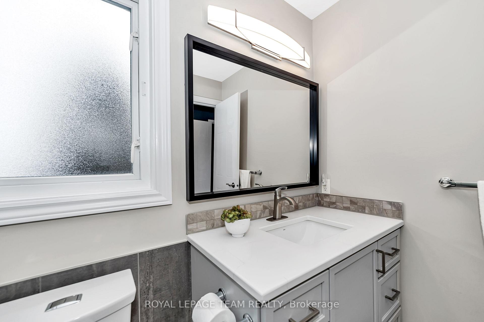 Photo 22 of 38 Birchfield Avenue, Ottawa, Kanata - Emerald Meadows/Trailwest — HOMEH