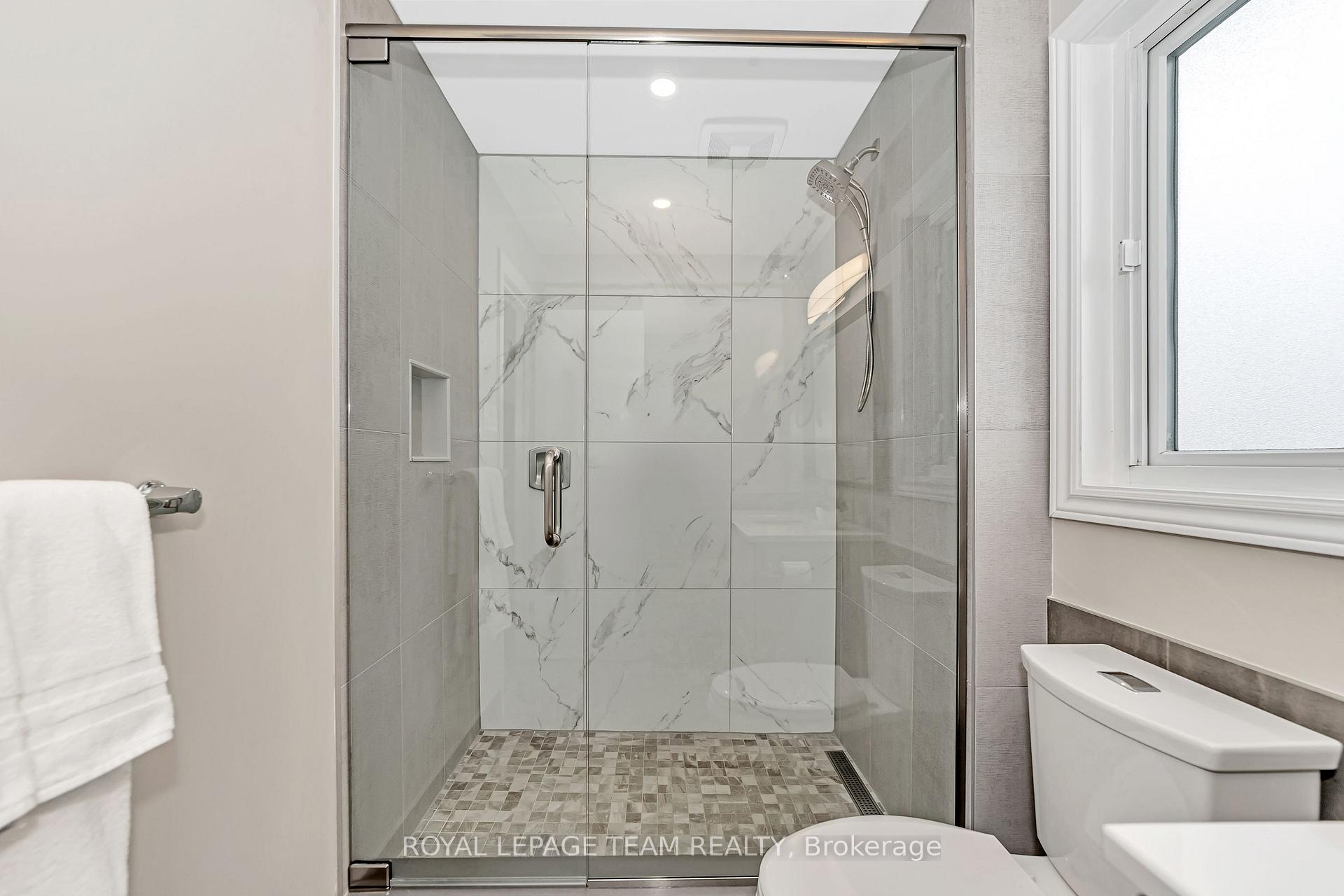 Photo 23 of 38 Birchfield Avenue, Ottawa, Kanata - Emerald Meadows/Trailwest — HOMEH