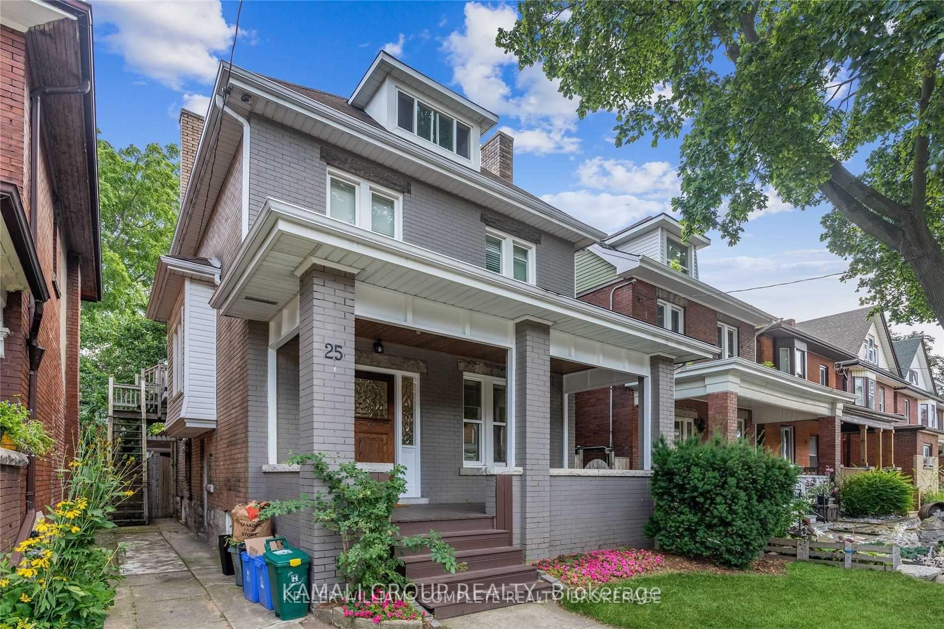 Front of Unit Upper, 25 Spadina Avenue