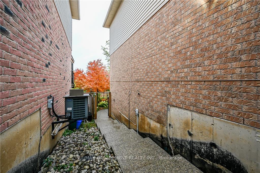 Photo 32 of Unit Lower, 129 Thames Way, Hamilton, Mount Hope — HOMEH