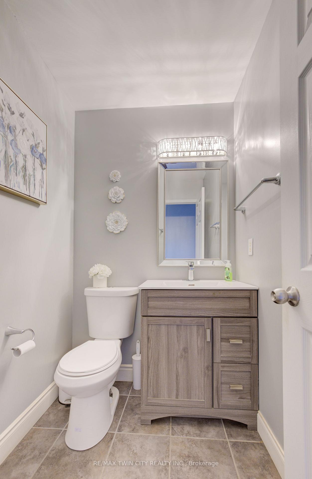 Photo 4 of 226 Wilderness Drive, Kitchener, Larentian West — HOMEH