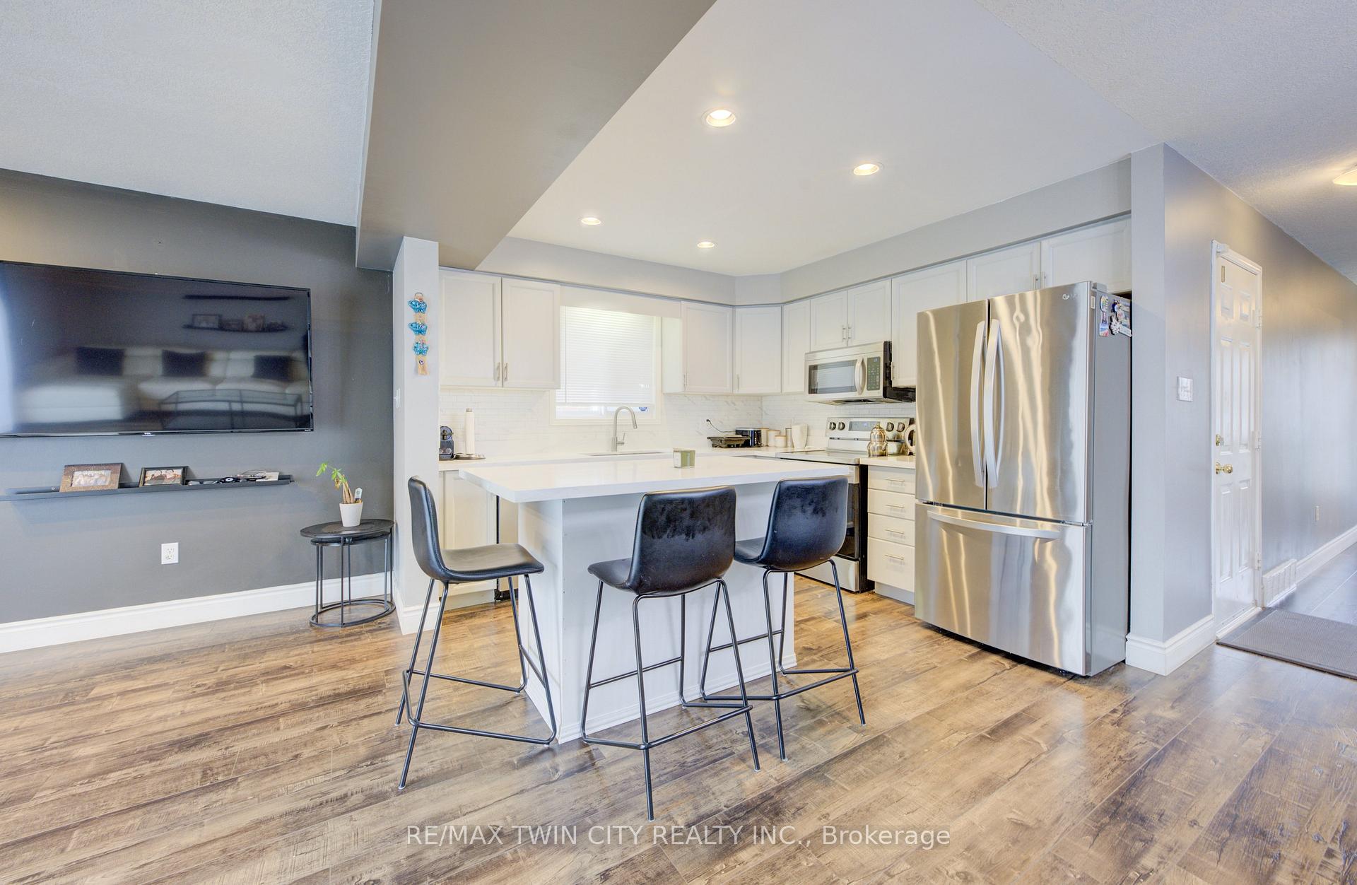 Photo 6 of 226 Wilderness Drive, Kitchener, Larentian West — HOMEH