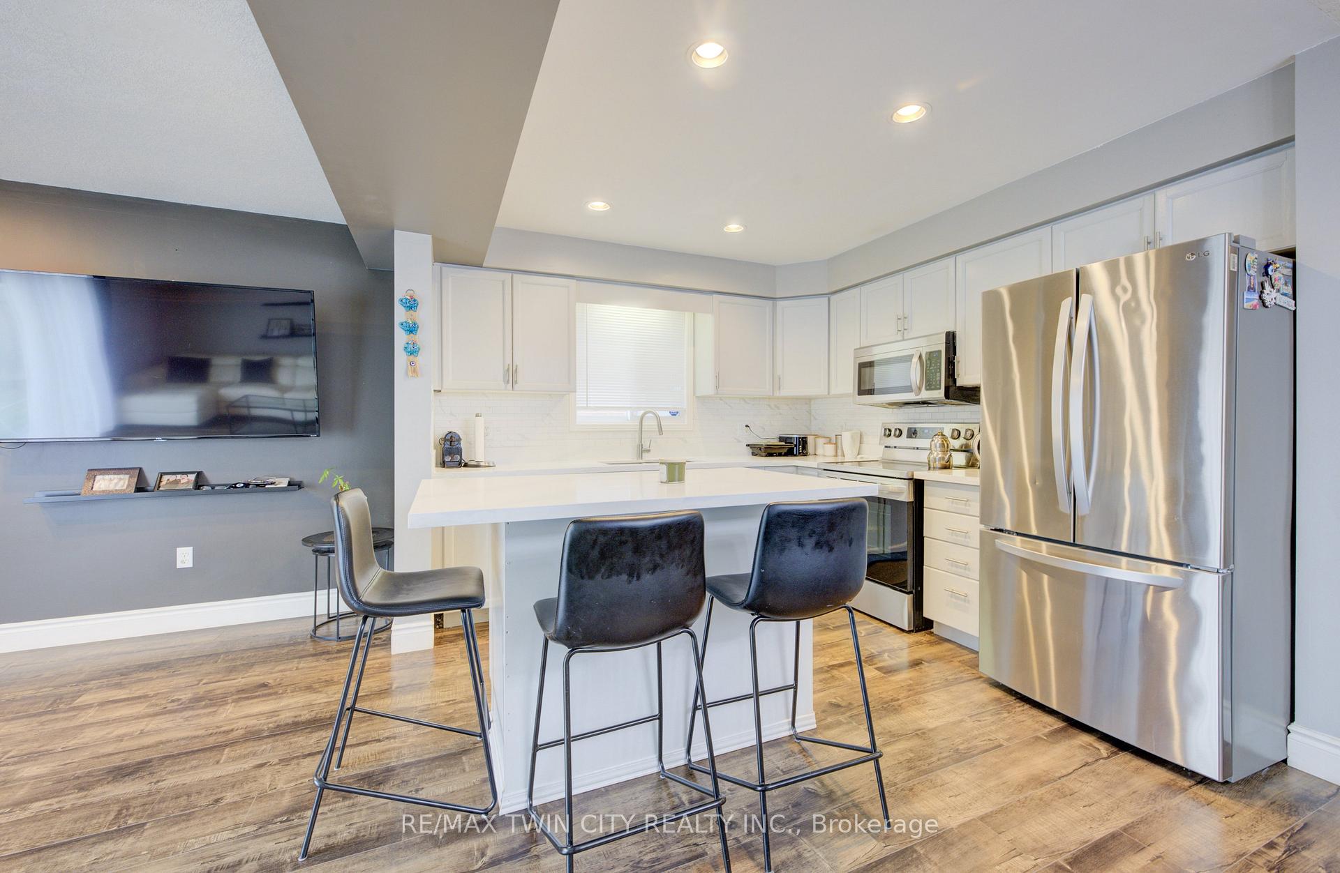 Photo 9 of 226 Wilderness Drive, Kitchener, Larentian West — HOMEH