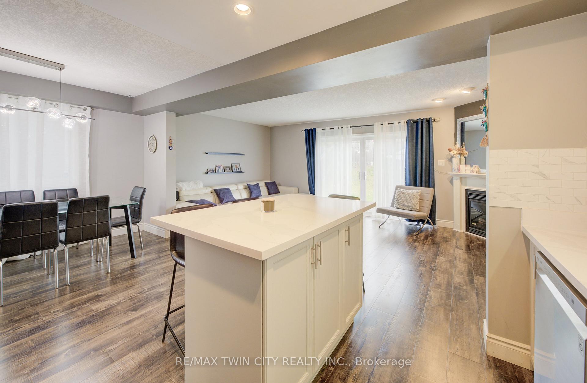 Photo 11 of 226 Wilderness Drive, Kitchener, Larentian West — HOMEH