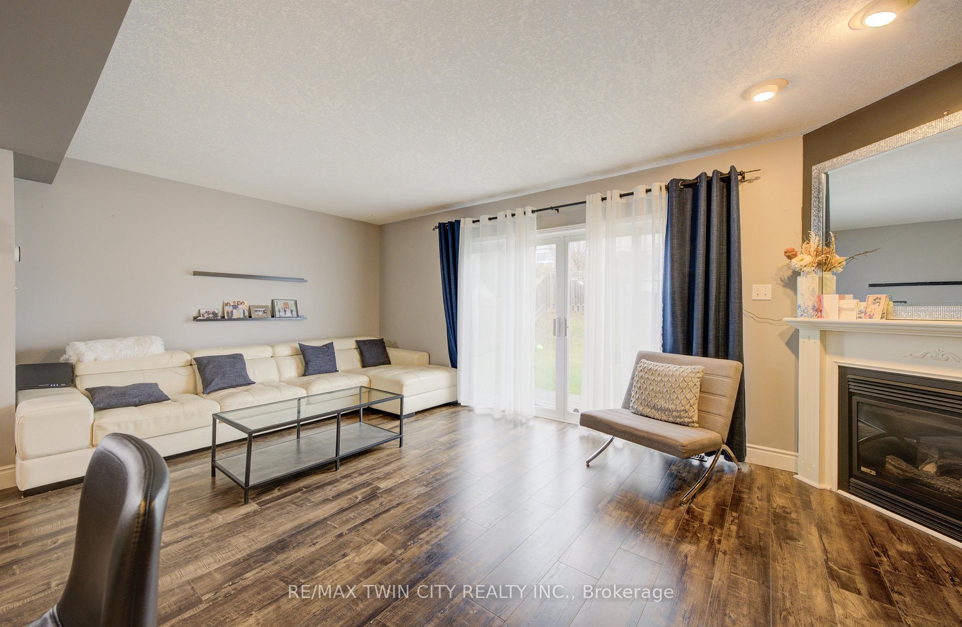 Photo 12 of 226 Wilderness Drive, Kitchener, Larentian West — HOMEH