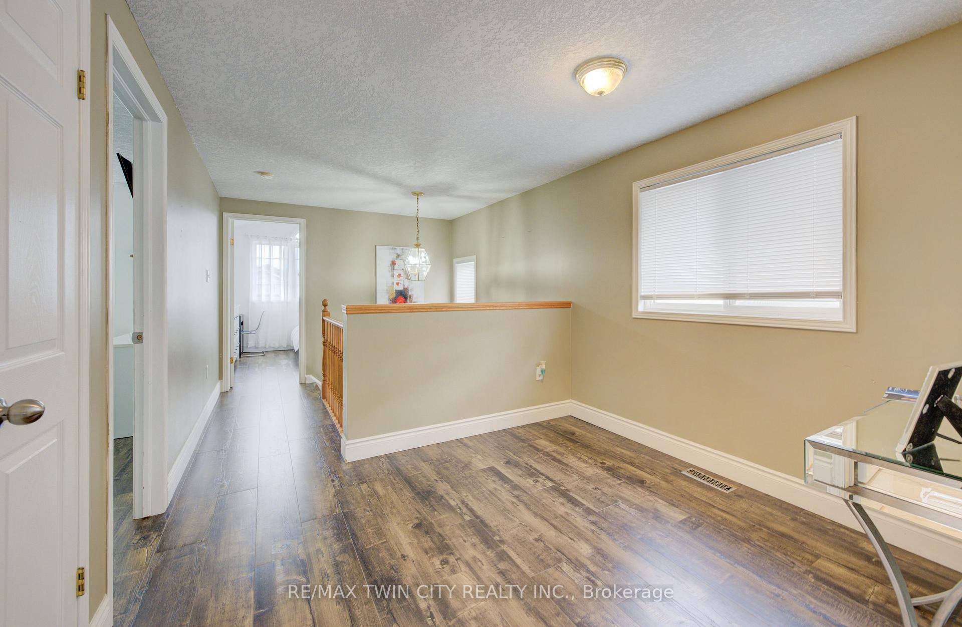 Photo 18 of 226 Wilderness Drive, Kitchener, Larentian West — HOMEH