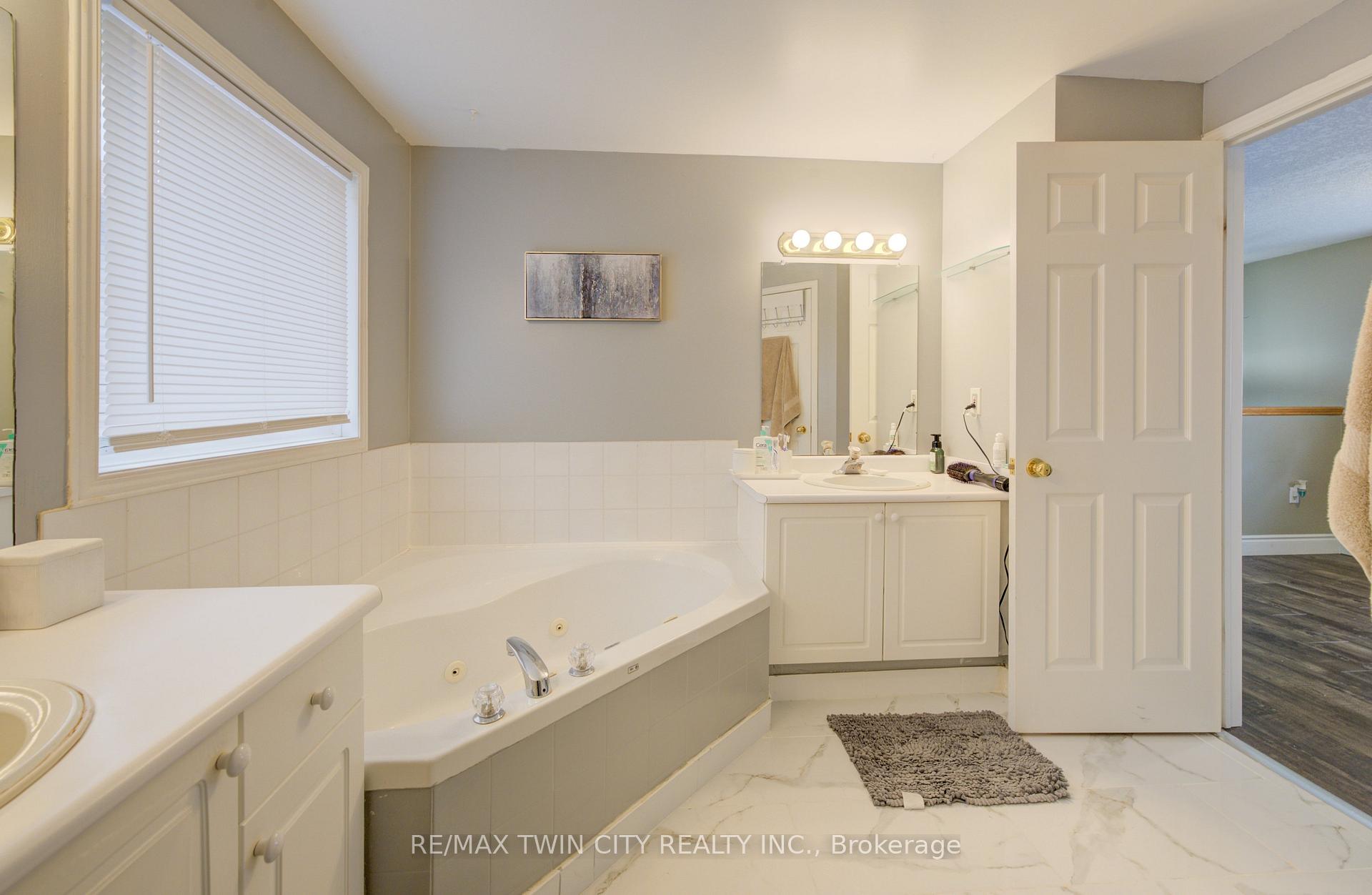 Photo 23 of 226 Wilderness Drive, Kitchener, Larentian West — HOMEH