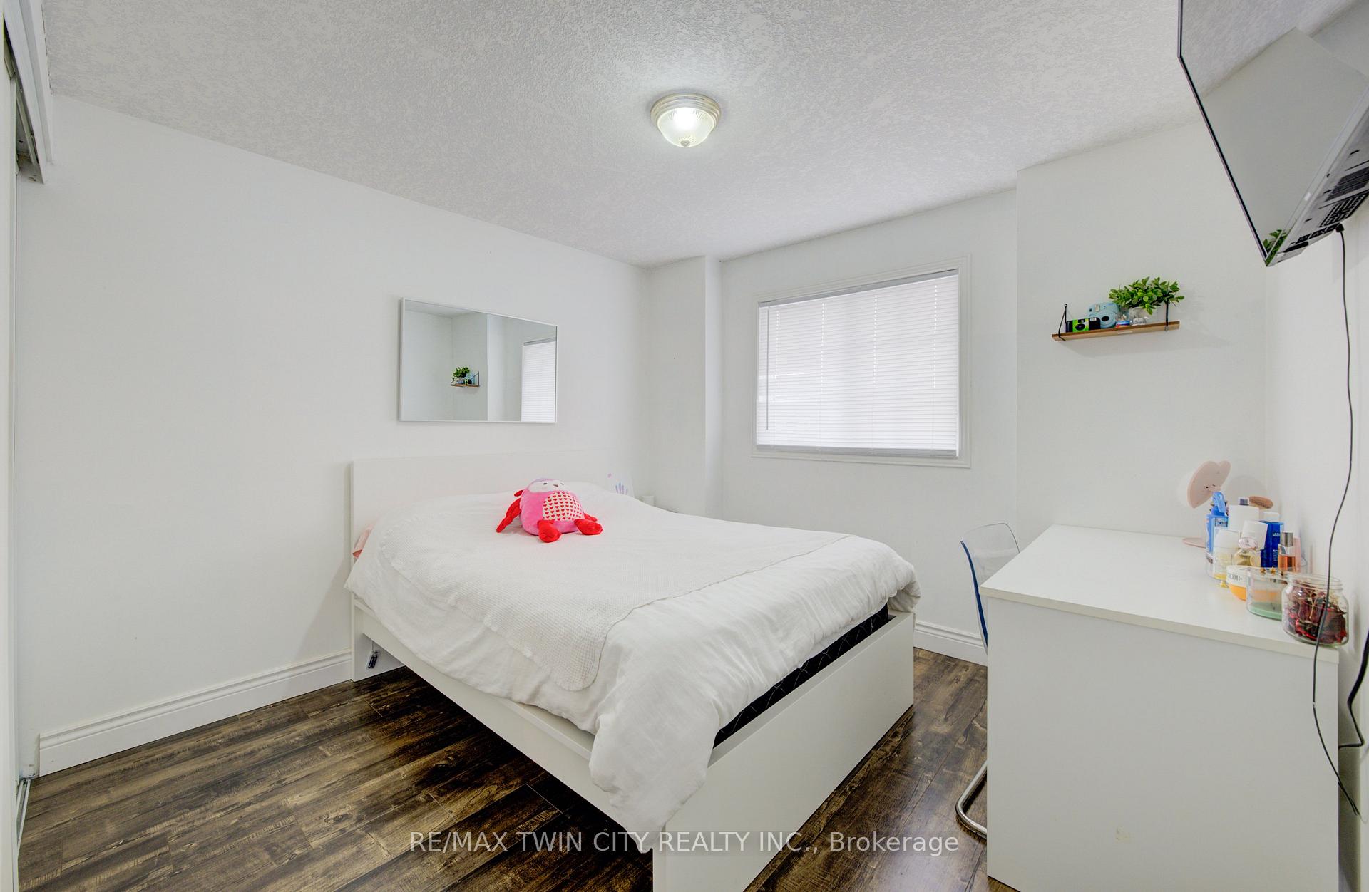 Photo 24 of 226 Wilderness Drive, Kitchener, Larentian West — HOMEH