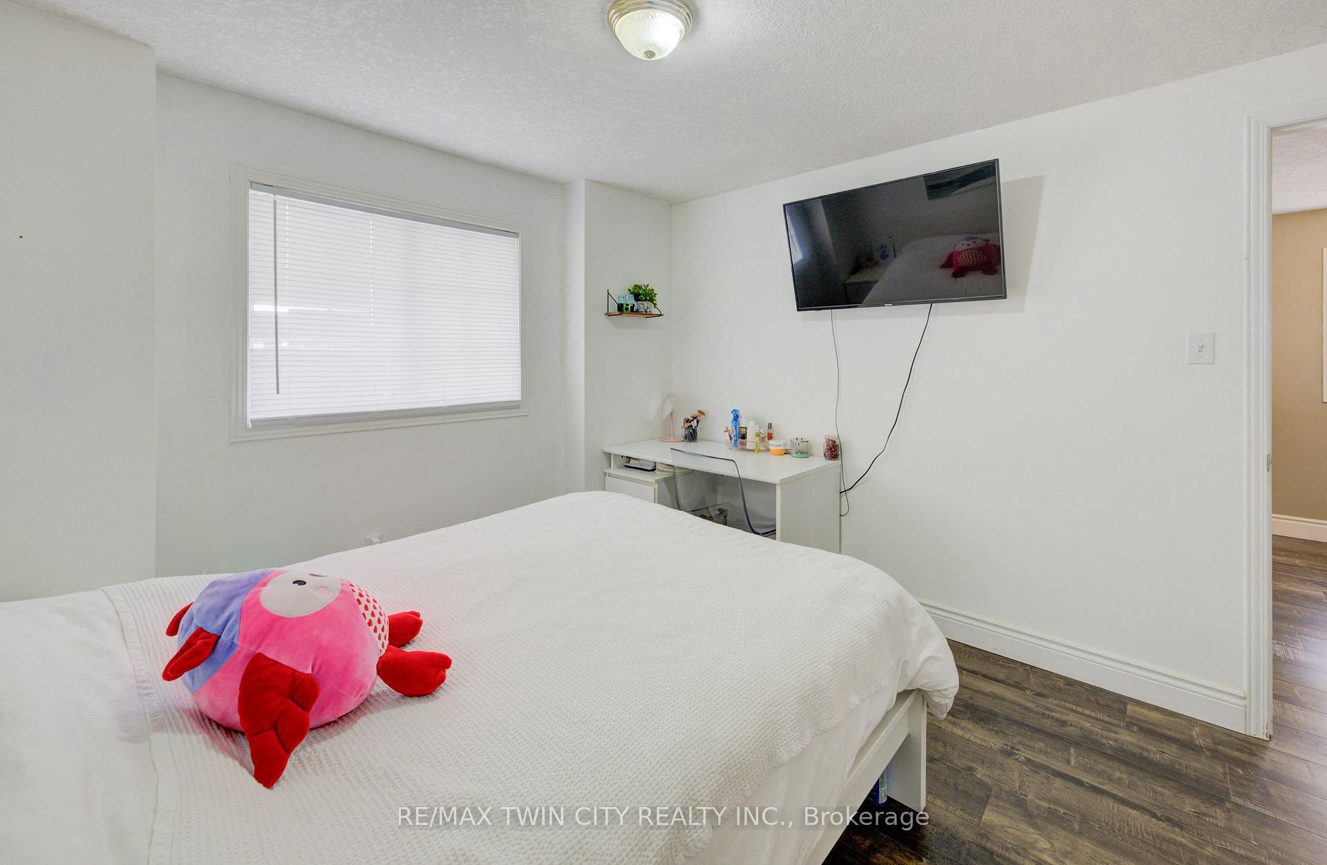 Photo 25 of 226 Wilderness Drive, Kitchener, Larentian West — HOMEH