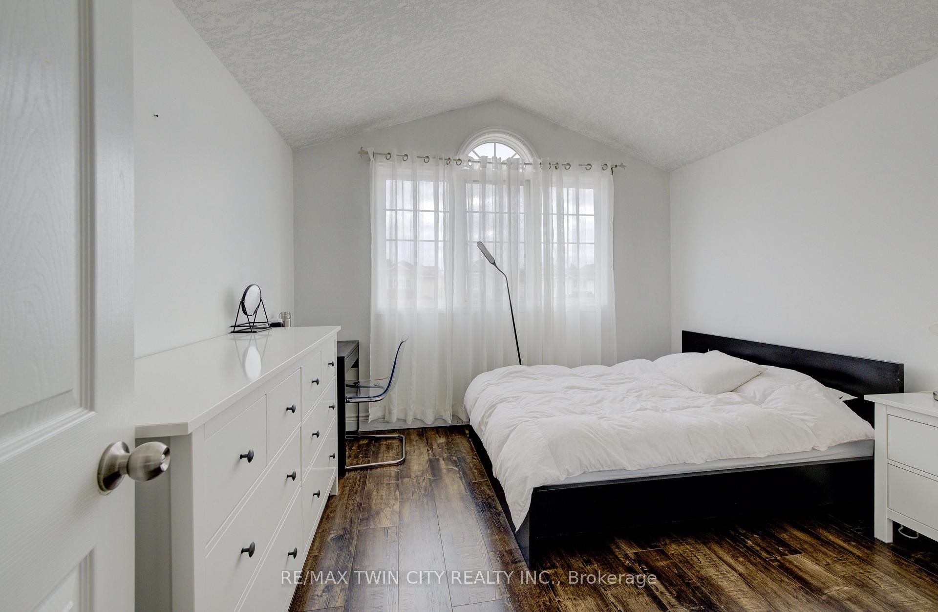 Photo 26 of 226 Wilderness Drive, Kitchener, Larentian West — HOMEH