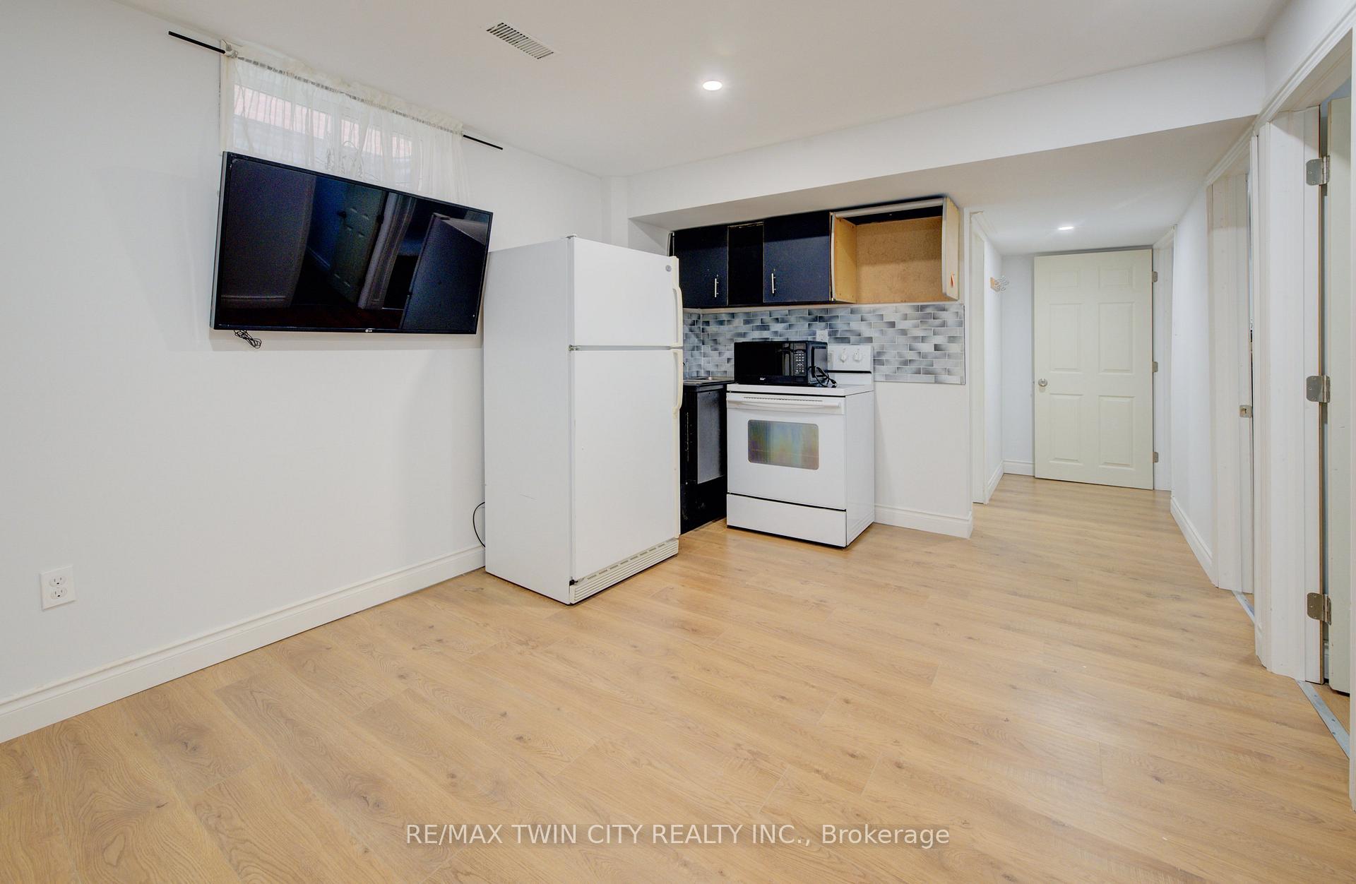 Photo 30 of 226 Wilderness Drive, Kitchener, Larentian West — HOMEH