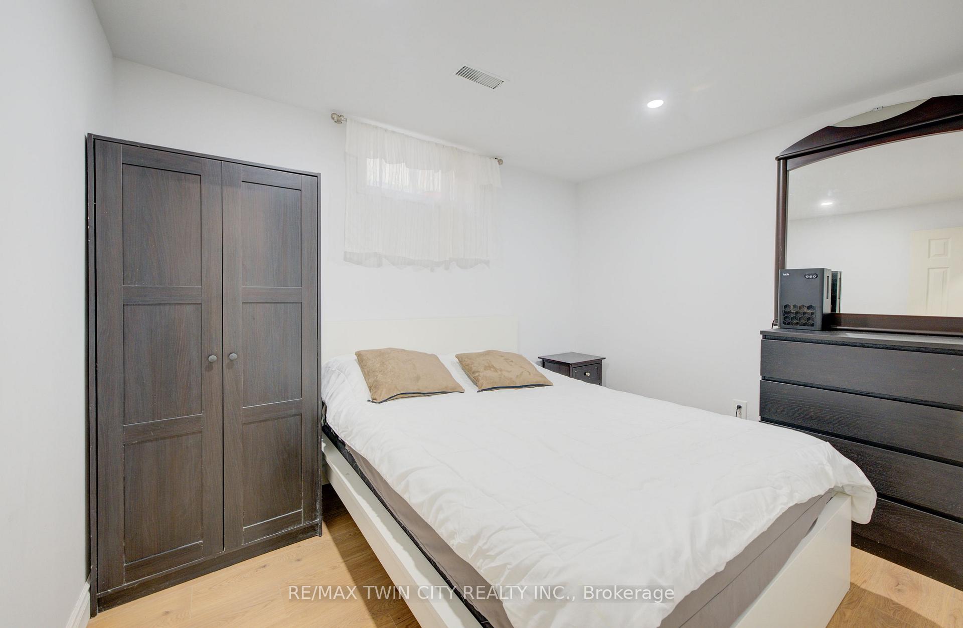 Photo 31 of 226 Wilderness Drive, Kitchener, Larentian West — HOMEH