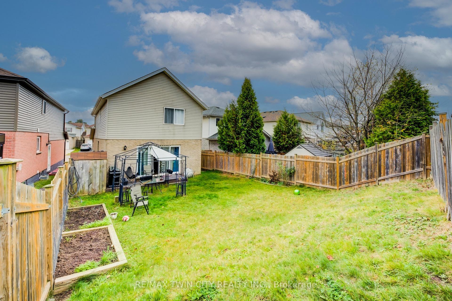 Photo 36 of 226 Wilderness Drive, Kitchener, Larentian West — HOMEH