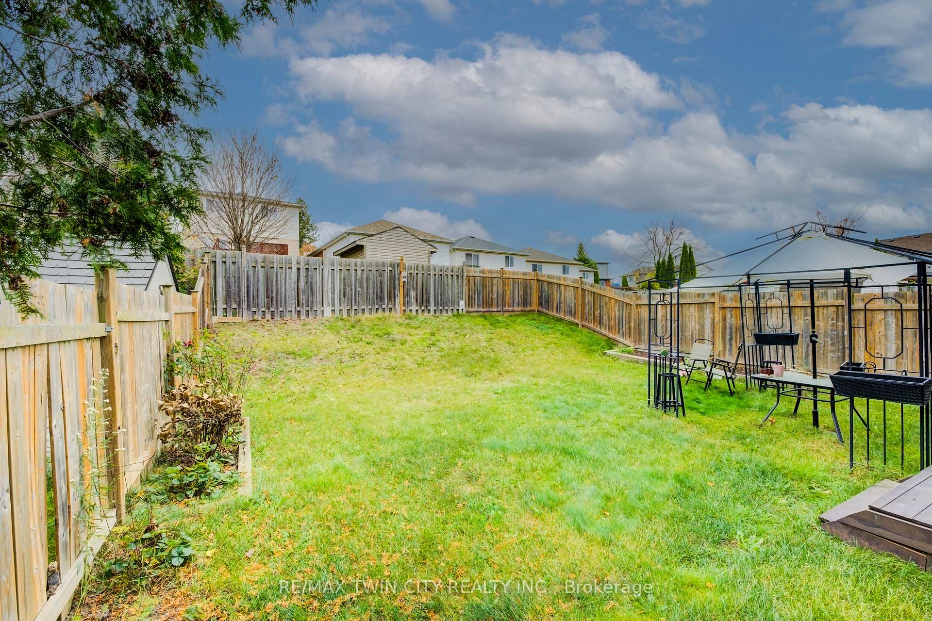 Photo 37 of 226 Wilderness Drive, Kitchener, Larentian West — HOMEH