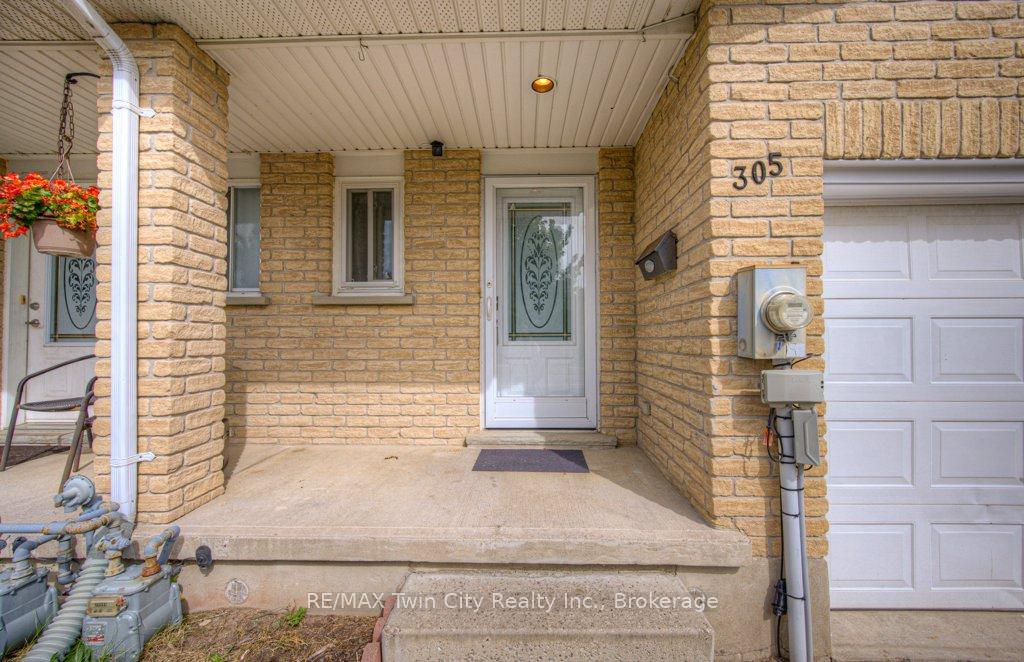 Photo 3 of 305 Brembel Crescent, Kitchener — HOMEH