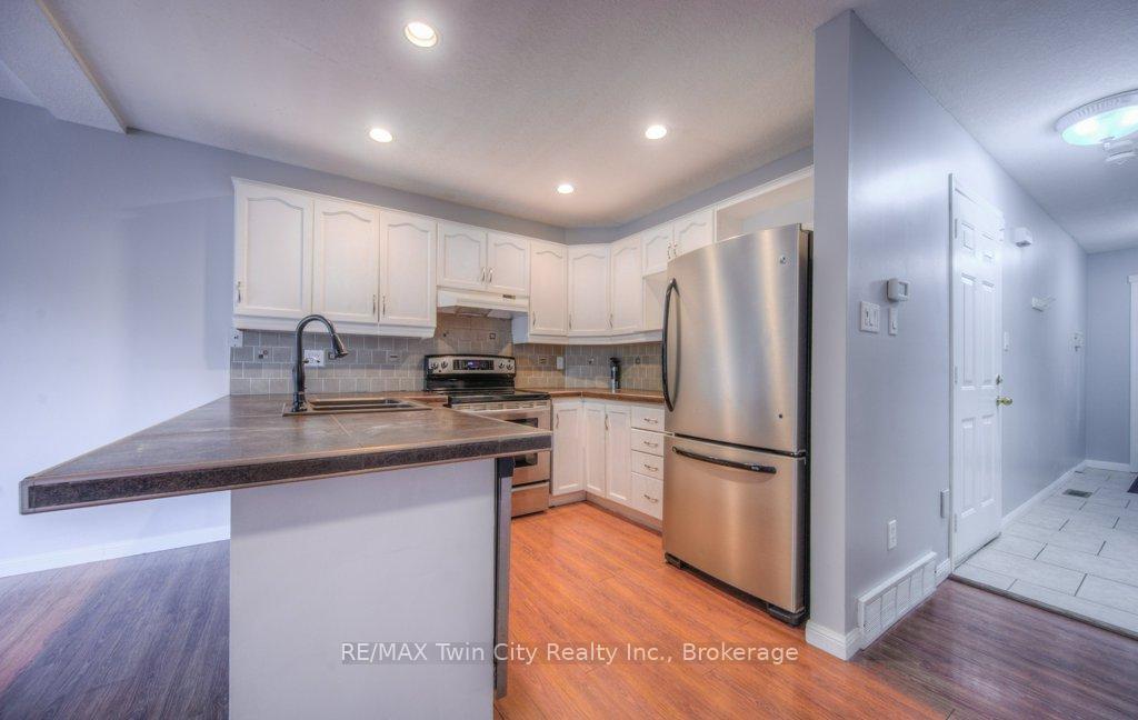 Photo 9 of 305 Brembel Crescent, Kitchener — HOMEH