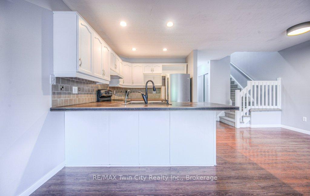 Photo 10 of 305 Brembel Crescent, Kitchener — HOMEH