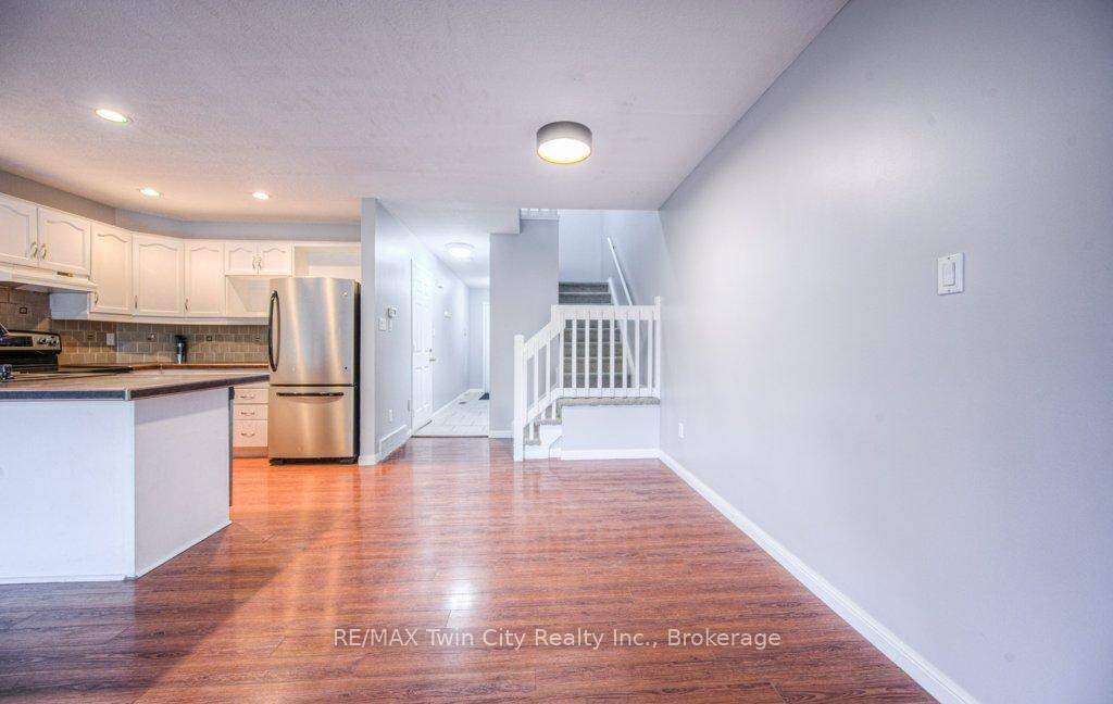 Photo 11 of 305 Brembel Crescent, Kitchener — HOMEH