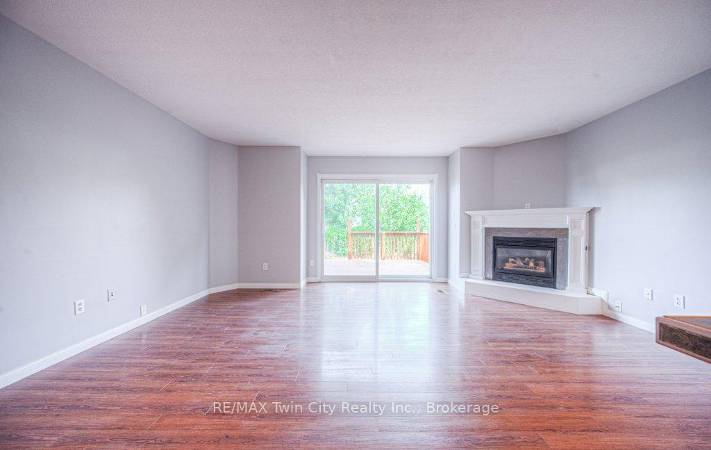Photo 12 of 305 Brembel Crescent, Kitchener — HOMEH