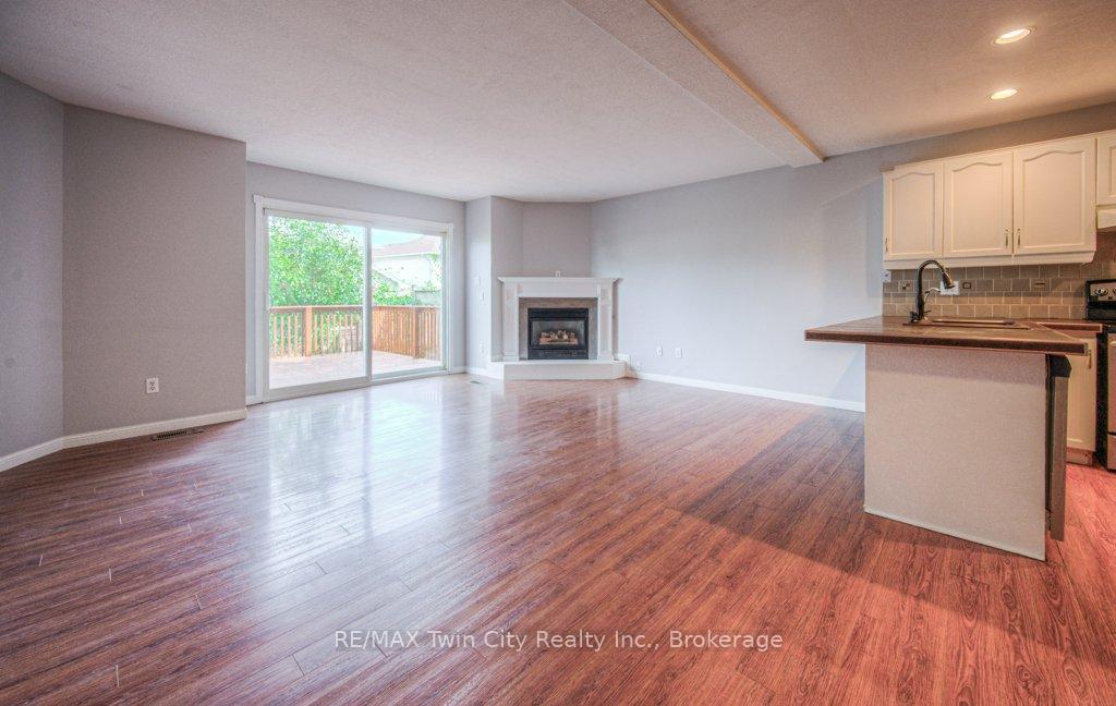 Photo 13 of 305 Brembel Crescent, Kitchener — HOMEH