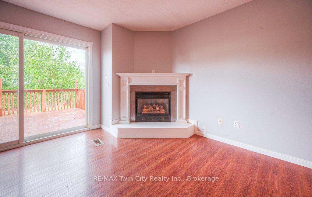 Photo 15 of 305 Brembel Crescent, Kitchener — HOMEH