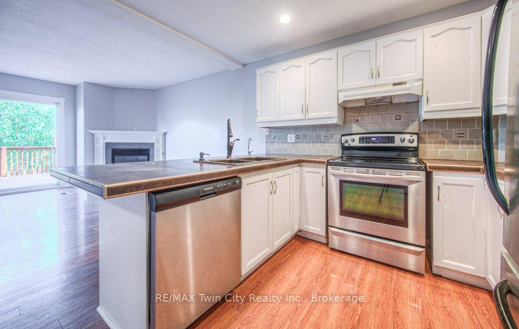 Photo 16 of 305 Brembel Crescent, Kitchener — HOMEH