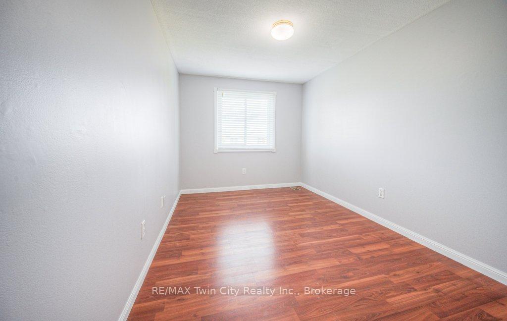 Photo 22 of 305 Brembel Crescent, Kitchener — HOMEH