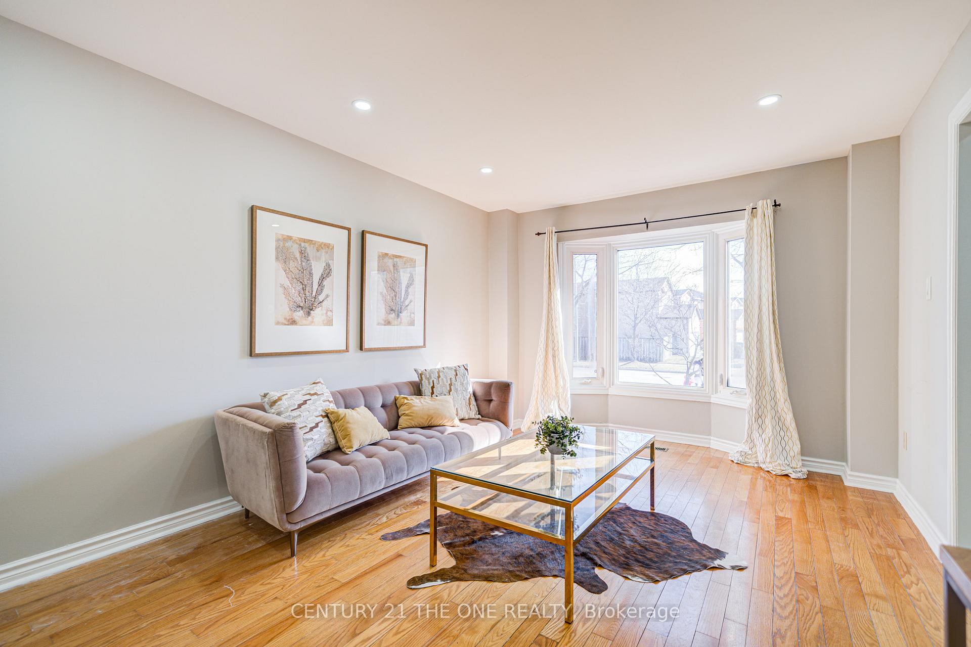 Photo 5 of 12 Featherstone Avenue, Markham, Middlefield — HOMEH