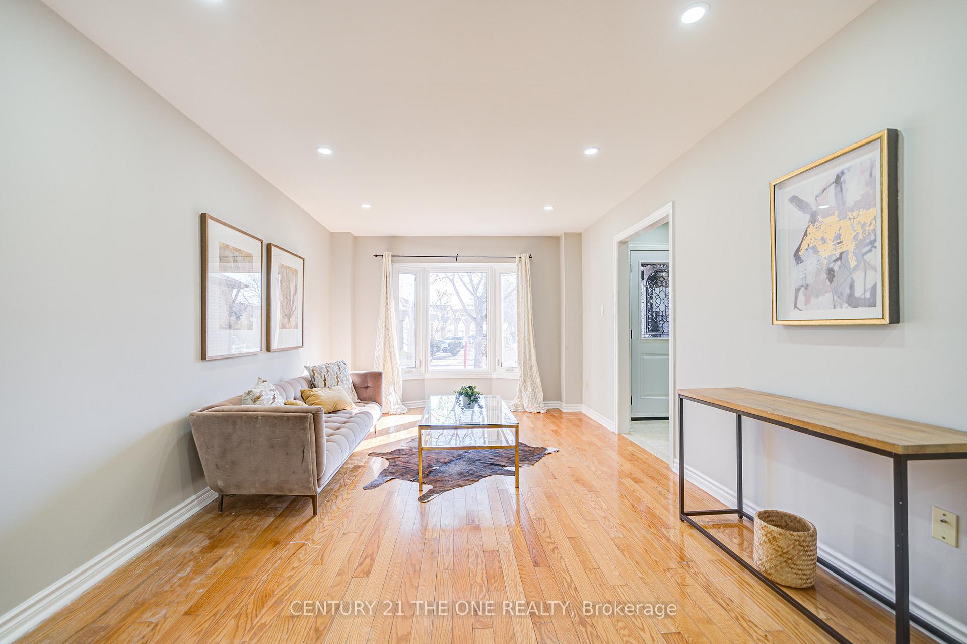 Photo 6 of 12 Featherstone Avenue, Markham, Middlefield — HOMEH