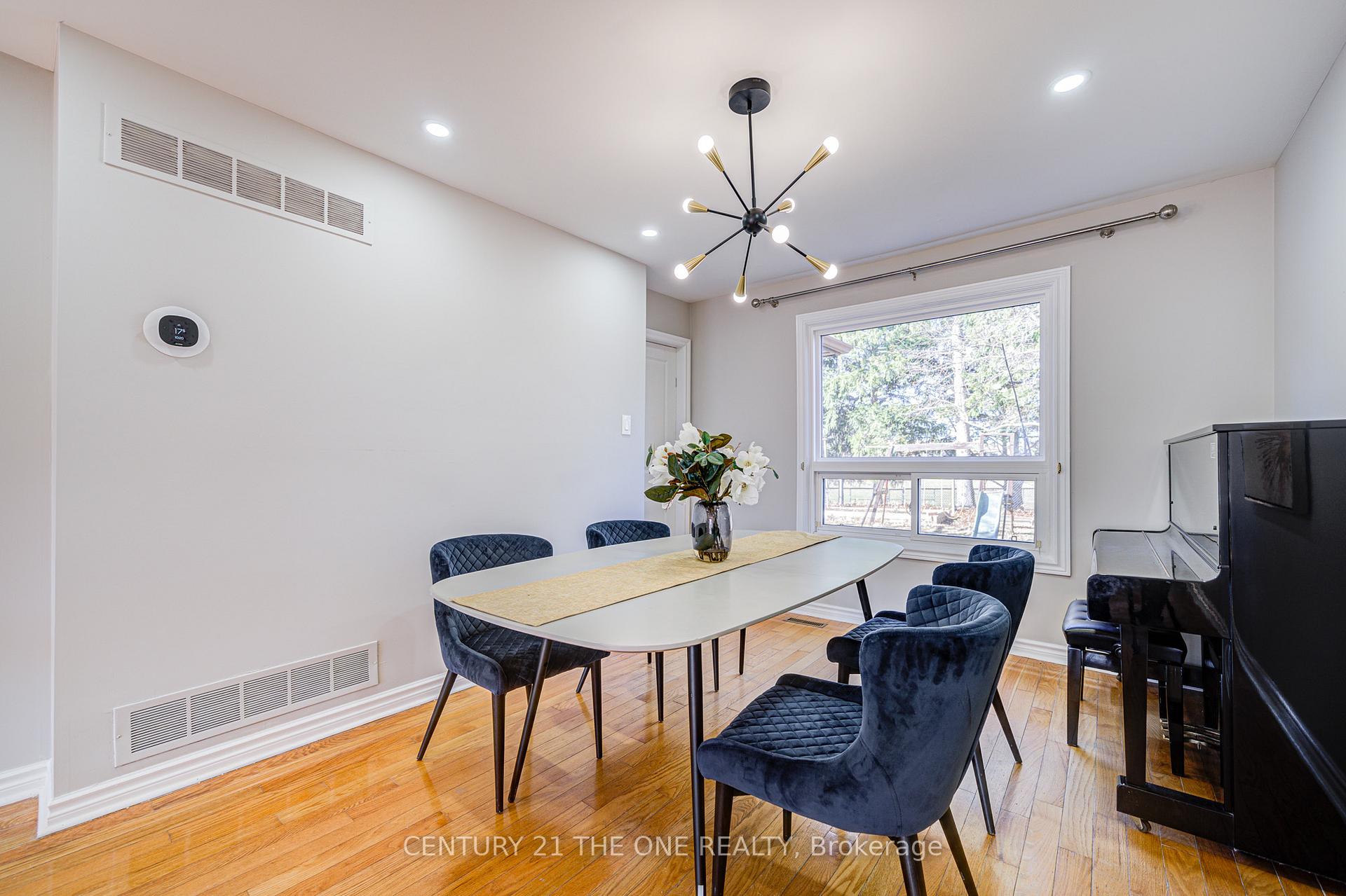 Photo 7 of 12 Featherstone Avenue, Markham, Middlefield — HOMEH