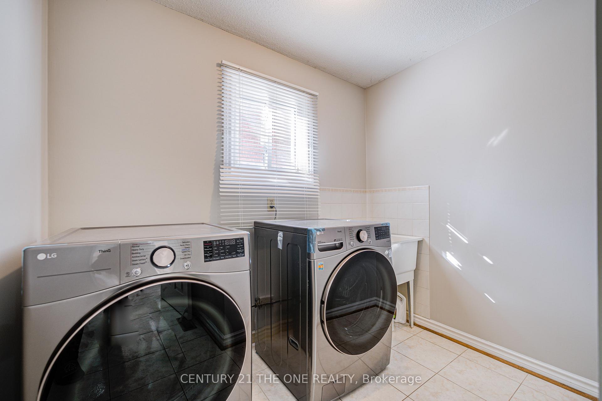 Photo 10 of 12 Featherstone Avenue, Markham, Middlefield — HOMEH