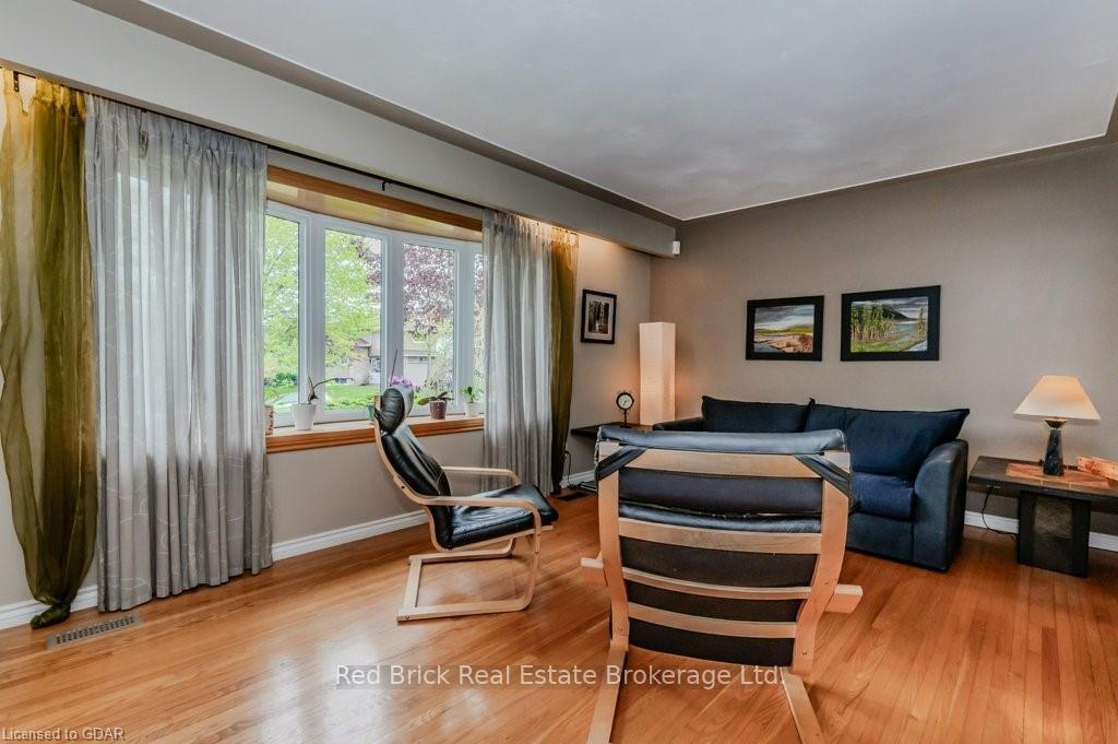 Photo 8 of 31 Kingston Crescent, Kitchener — HOMEH