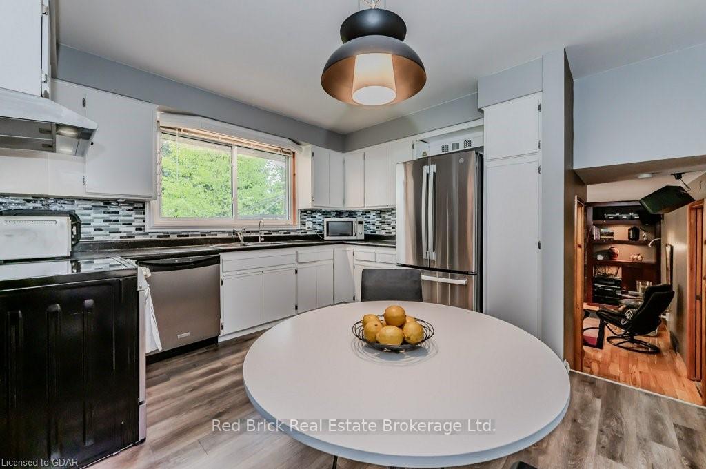 Photo 12 of 31 Kingston Crescent, Kitchener — HOMEH