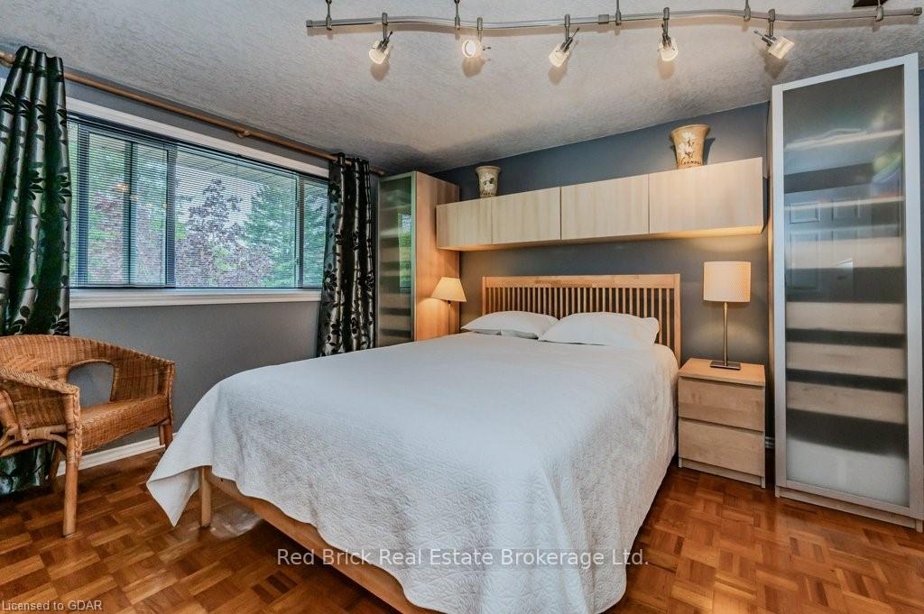 Photo 21 of 31 Kingston Crescent, Kitchener — HOMEH